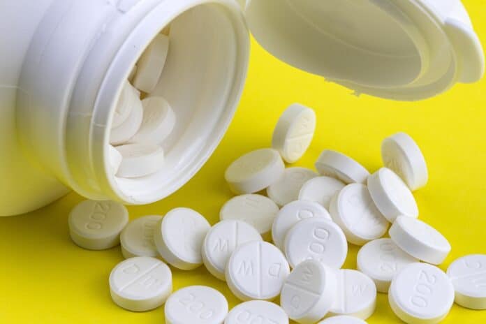 Découvrez les nutriments essentiels pour prévenir l'ostéoporose et maintenir des os solides. Apprenez comment une alimentation équilibrée et riche en calcium, vitamine D et autres minéraux peut contribuer à votre santé osseuse.